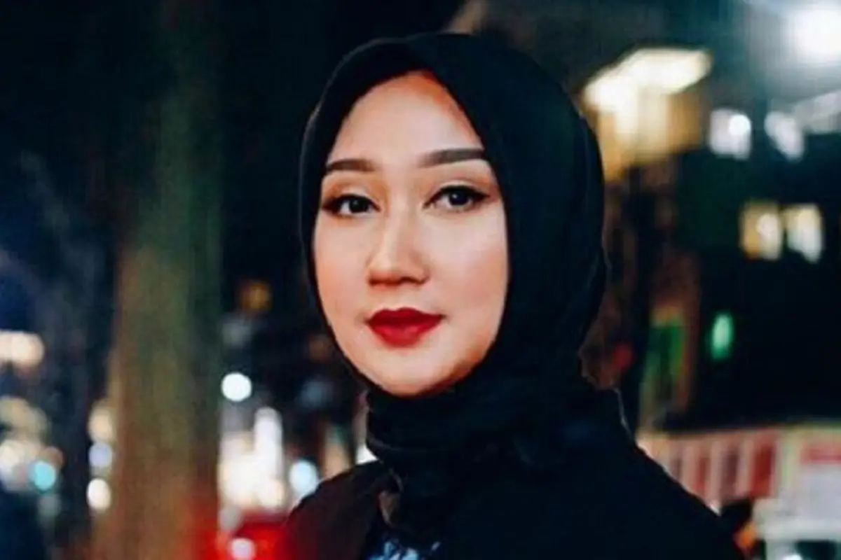 [Bintang] Ini 3 Lipstik Merah yang Cocok Dipakai Hijabers untuk Tampilan Bold