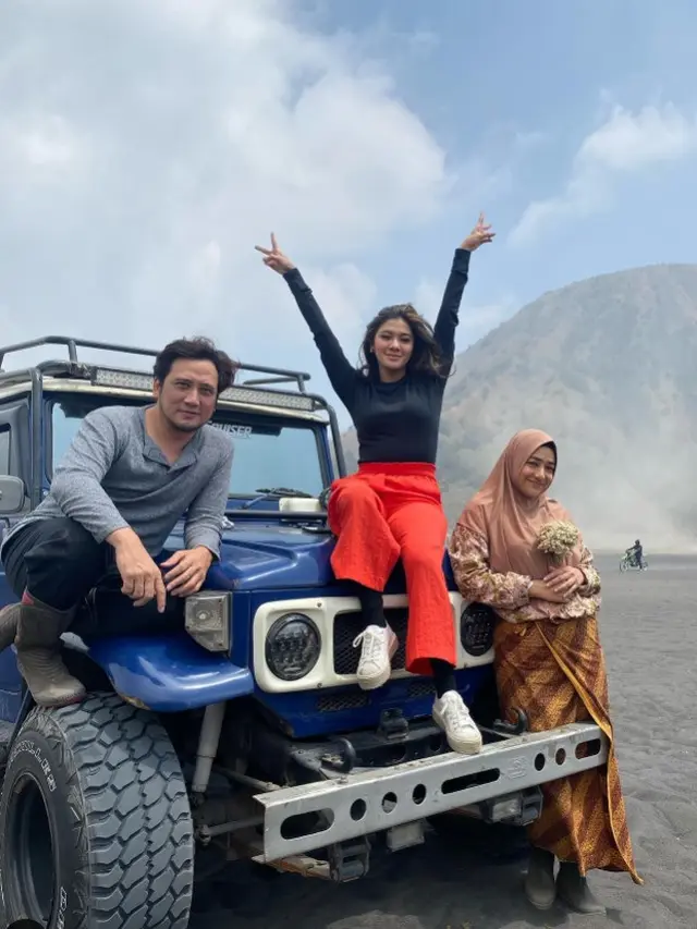 Potret Cindy Fatikasari, Tengku Firmansyah, dan Naysilla Mirdad (Sumber: Instagram/cindyfatikasari18)