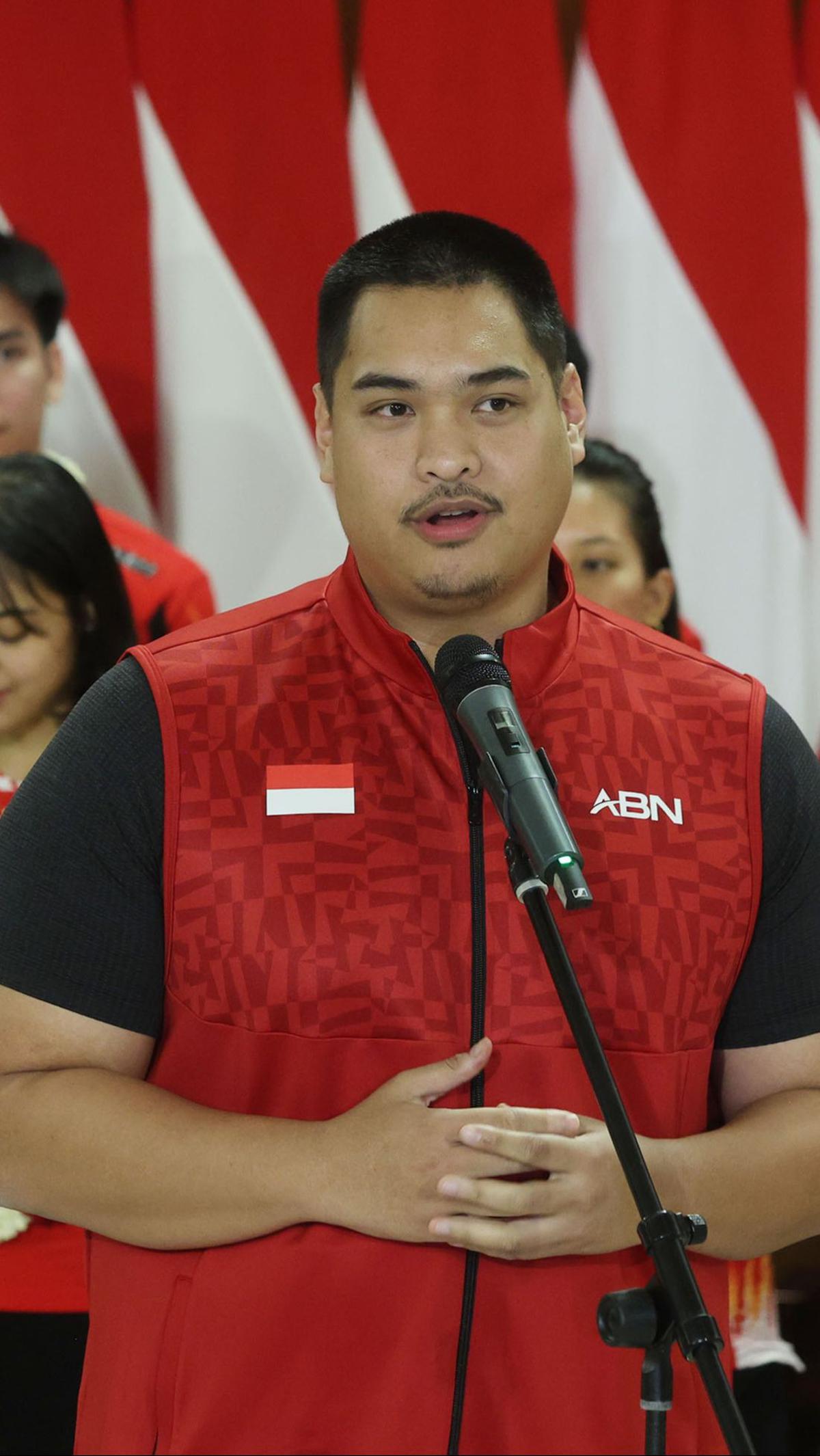 Mereka disambut langsung oleh Menpora Dito Ariotedjo dan  Sekretaris Jenderal PP PBSI Muhammad Fadil Imran.&nbsp;Foto: Bola.com/Muhammad Iqbal Ichsan