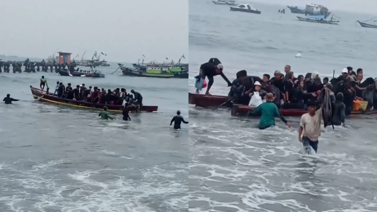 Sampan pelansir penumpang terbalik setelah dihantam ombak besar. (Istimewa)
