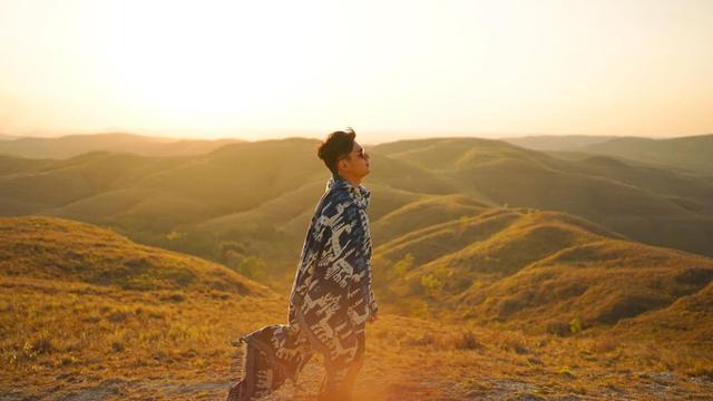 Liburan Bareng, Ini 7 Potret Mesra Ranty Maria dan Rayn Wijaya saat di Sumba