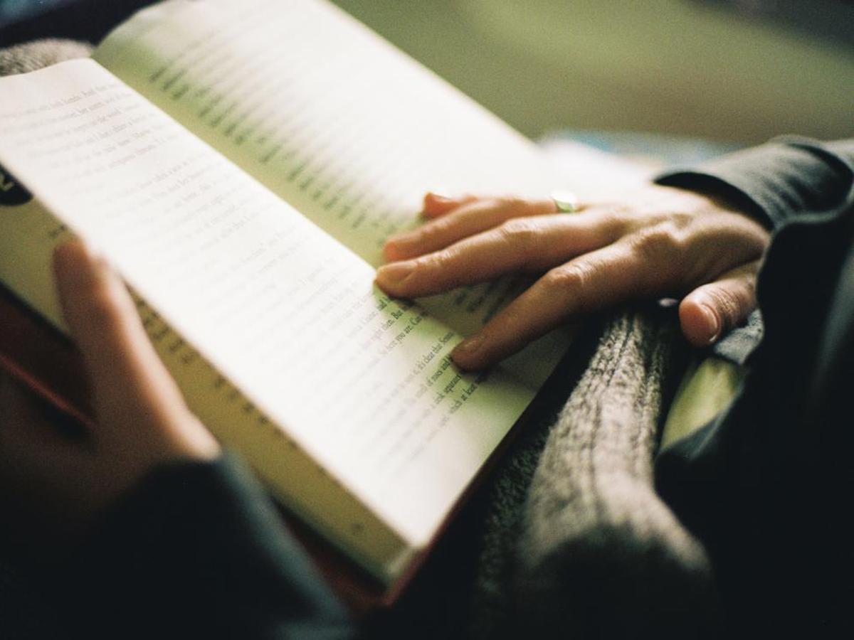 Tidak Cuma Menyenangkan, Berikut 7 Manfaat Membaca Buku Setiap Hari -  Health Liputan6.com