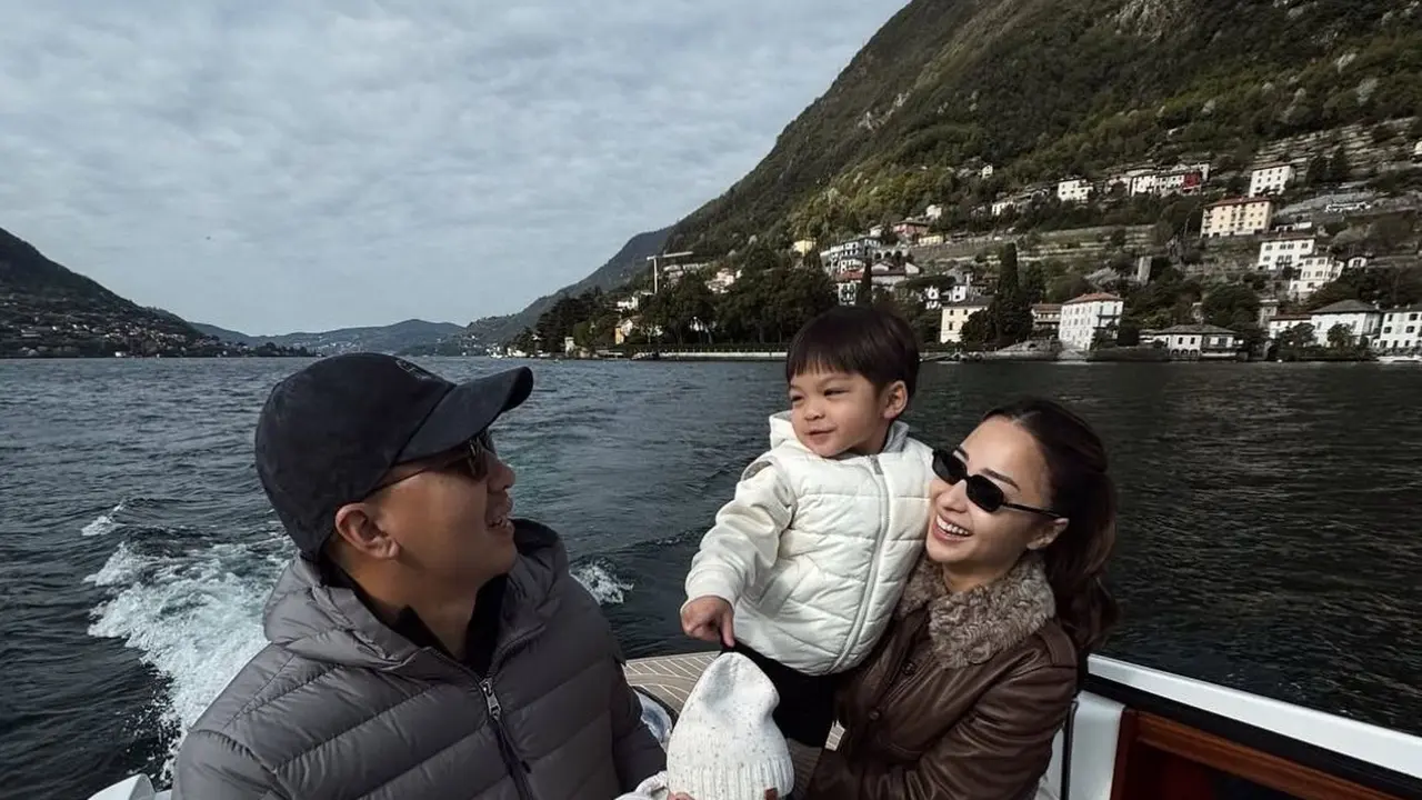 Tampilan Nikita Willy Saat Liburan dengan Keluarga di Italia, Tetap Chic Walau Ajak Balita