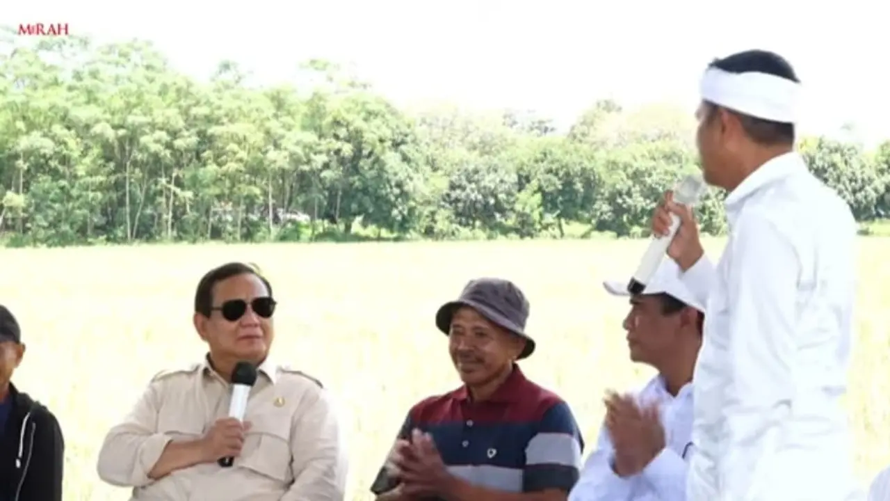 Presiden Prabowo saat menghadiri panen raya padi nasional di Kabupaten Majalengka, Jawa Barat, pada Senin (7/5/2025)