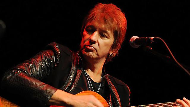 richie-sambora-131008c.jpg
