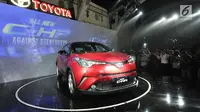 Penampilan all new Toyota C-HR yang resmi diluncurkan di Jakarta, Selasa (10/4). Desain eksterior bagian depan, dilengkapi 3D headlamp yang iconic membuat Toyota C-HR ini terlihat lebih eyecatching. (Merdeka.com/Arie Basuki)