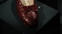 Cetak Rekor, Sepasang Sepatu Ruby Judy Garland di Film The Wizard of Oz Terjual Lebih dari Rp444 Miliar
