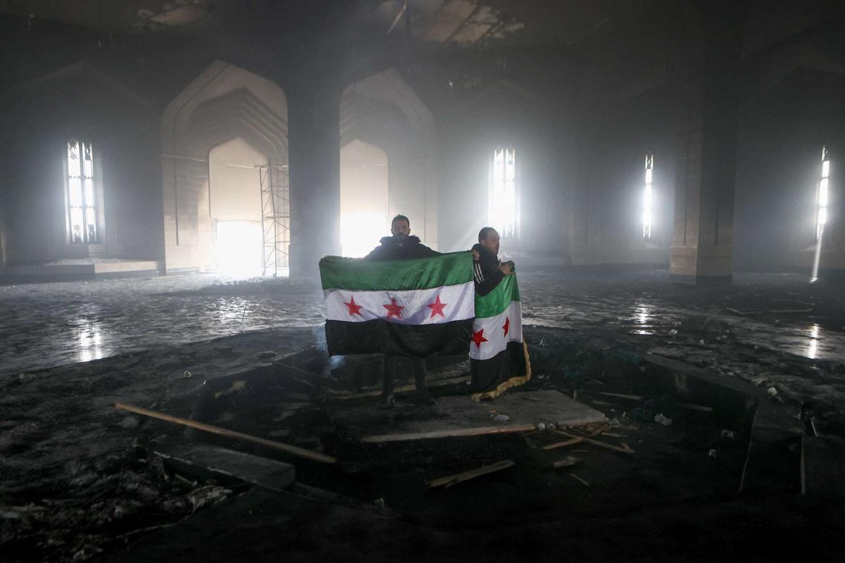 Makam mewah ayah Bashar Al-Assad dibakar pejuang pemberontak