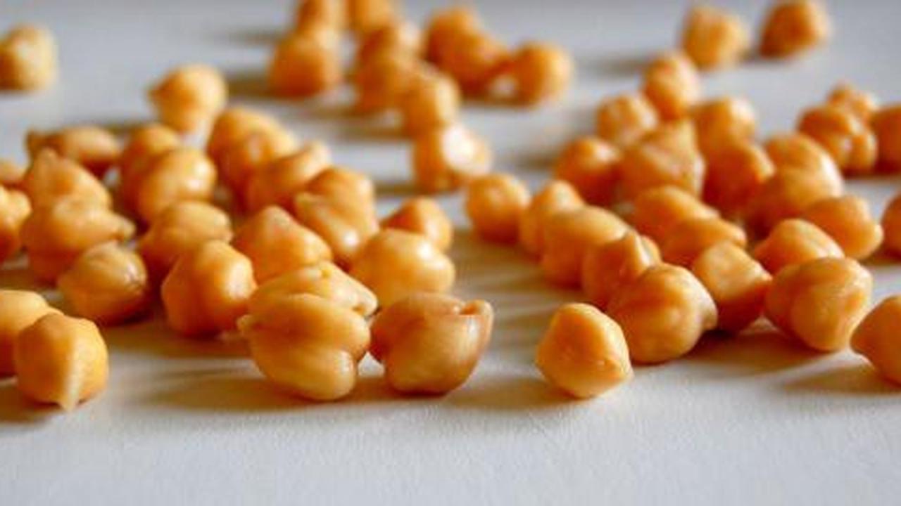 5 Makanan bernutrisi untuk atasi gejala PMS