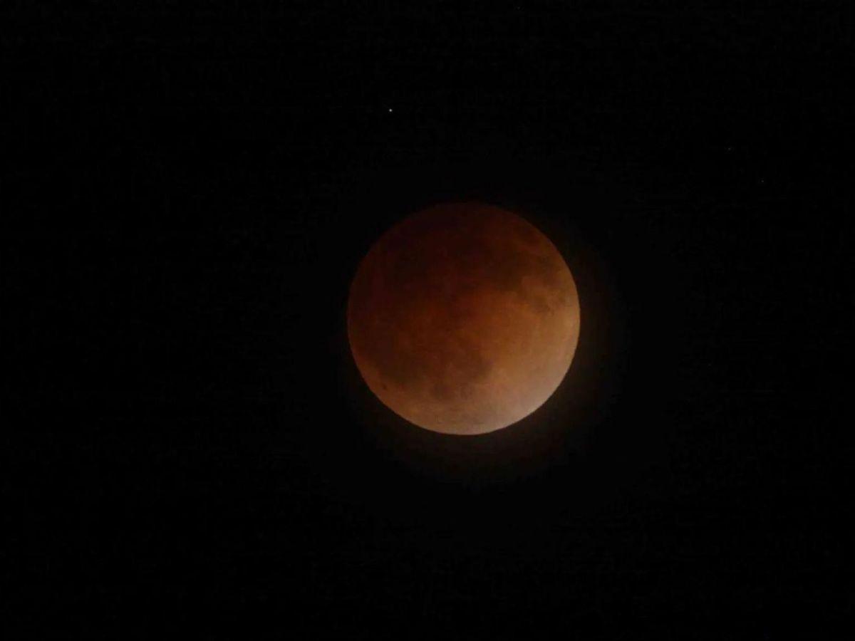 <b>Gerhana Matahari dan Bulan</b><br>