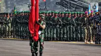 Prajurit saat mengikuti parade upacara peringatan HUT ke-74 TNI di Taxy Way Echo Lanud Halim Perdanakusuma, Jakarta Timur, Sabtu (5/10/2019). Parade upacara peringatan HUT ke-74 TNI dipimpin oleh Presiden Joko Widodo atau Jokowi. (Liputan6.com/JohanTallo)