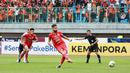 Pemain Persija Jakarta, Abdulla Yusuf Helal mencetak gol pertama Persija ke gawang Rans Nusantara FC melalui eksekusi penalti pada laga BRI Liga 1 di Stadion Patriot Candrabhaga, Bekasi, Jumat (3/2/2023). Macan Kemayoran menang dengan skor 3-1. (Bola.com/M Iqbal Ichsan)