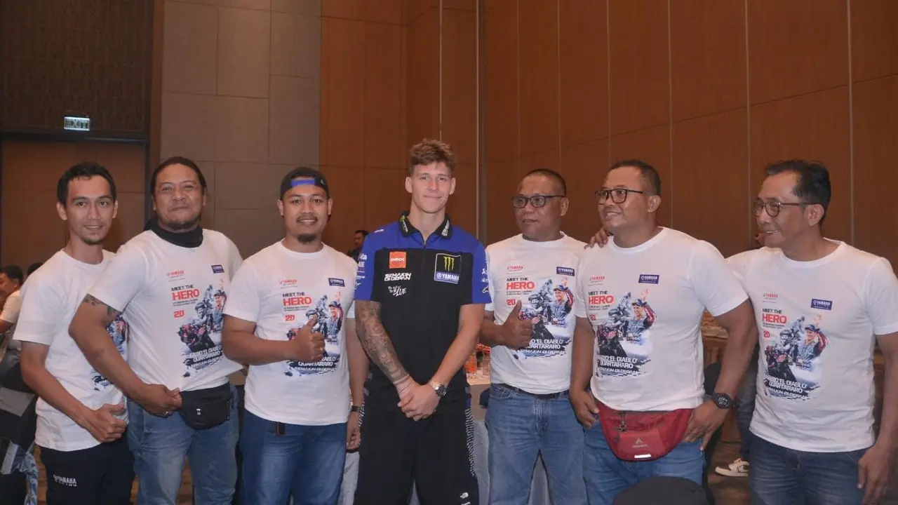 Para Penggemar Berfoto Bersama Fabio Quartararo