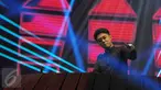 Penampilan DJ Angger Dimas di acara The Biggest Concert di Studio 6 Emtek City, Jakarta, Rabu (16/12).  Konser bertajuk The Biggest Concert Angger Dimas: Night Like This itu menghadirkan beberapa musisi ternama Indonesia. (Liputan6.com/Herman Zakharia)