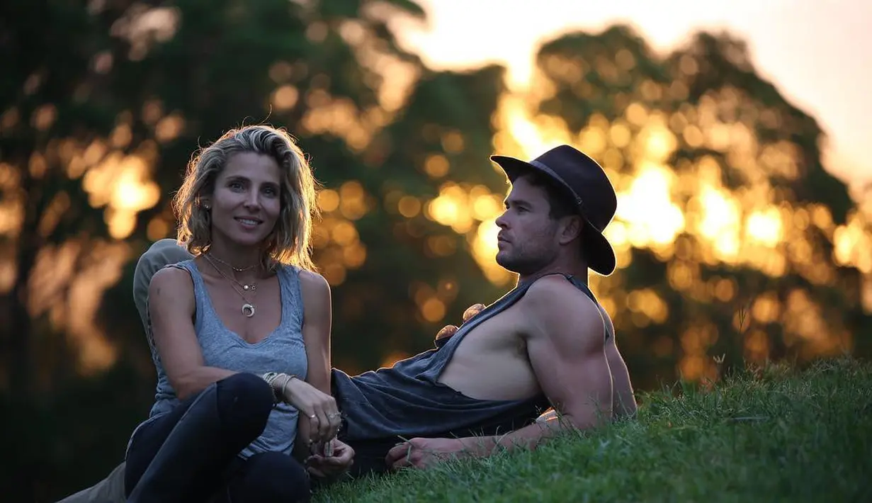 Ia tak jarang memamerkan kebahagiaan keluarga kecilnya bersama dengan Elsa Pataky dan ketiga anaknya di akun sosial media. (instagram/chrishemsworth)