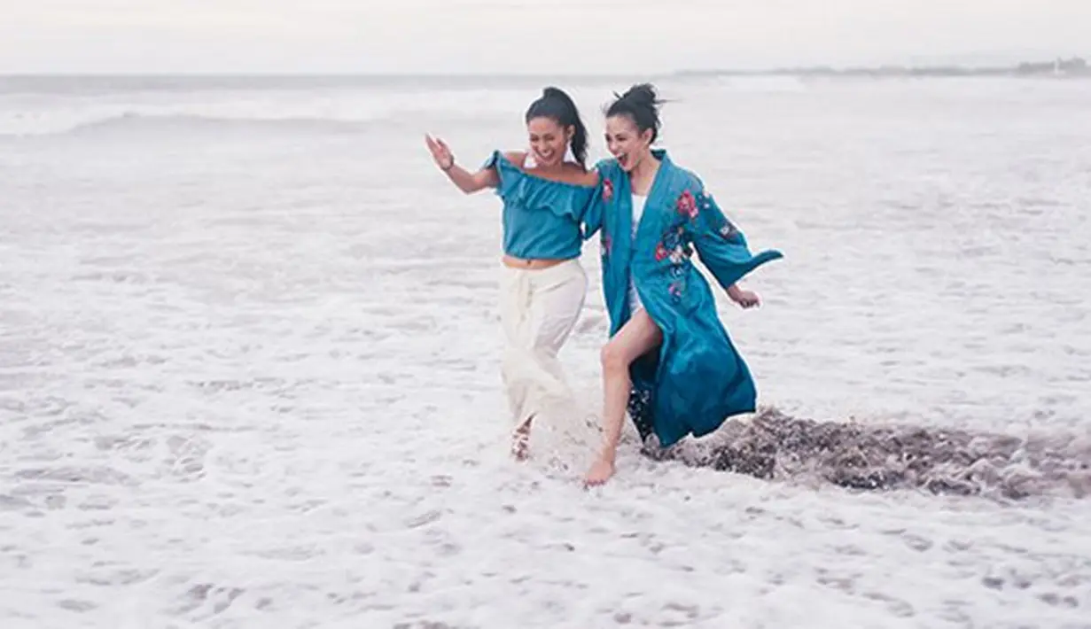 Sebagai kakak, ia juga mengucapkan terima kasihnya selama ini selalu mendampingi disaat sedang susah. Dan menguatkan disaat hatinya merasa hancur. (instagram/ririnekawati)