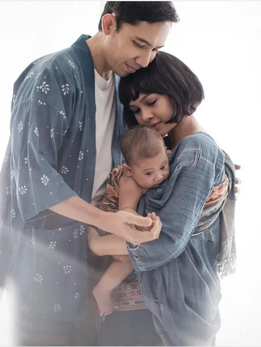 "Tahun ini kayaknya pengin buka puasa di rumah terus pastinya (karena ada anak). Pekerjaan sih ikuti alur, cuma aku enggak terima kerjaan stripping gitu selama Ramadan ini," kata istri Irfan Wahyudi. (Instagram/andienaisyah)