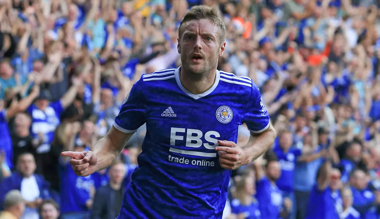 Striker terakhir dari klub di luar Big Six yang mampu menjadi top skor di Premier League adalah striker Leicester City, Jamie Vardy. Momen itu terjadi pada Premier League musim 2019/2020, di mana ia mampu memimpin sendirian di puncak top skor dengan torehan 23 gol. Ia mampu mengungguli para andalan klub Big Six seperti Pierre-Emerick Aubameyang (Arsenal), Raheem Sterling (Man City), Mohamed Salah (Liverpool) dan Harry Kane (Tottenham Hotspur). (AFP/Lindsey Parnaby)