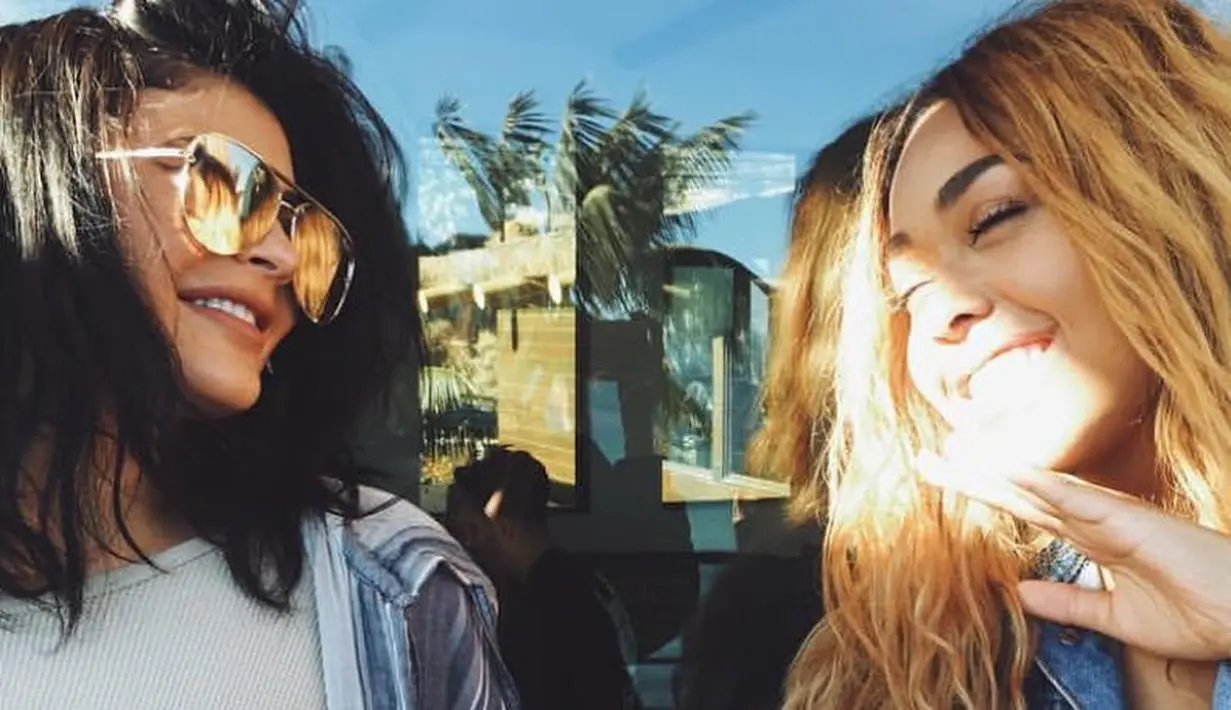 Jordyn sendiri sudah menjadi sahabat Kylie Jenner sejak kecil. Jadi tak heran ia benar-benar memberi perhatian pada Kylie. (instagram/jordynwoods)