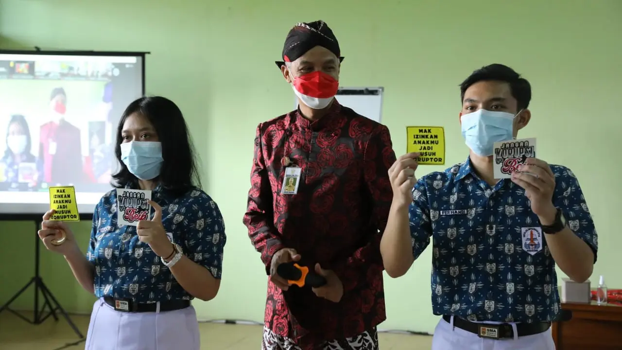 Hari Antikorupsi Sedunia 2021, Ganjar Lantik Siswa-Siswi SMA jadi Agen Anti Korupsi Jateng