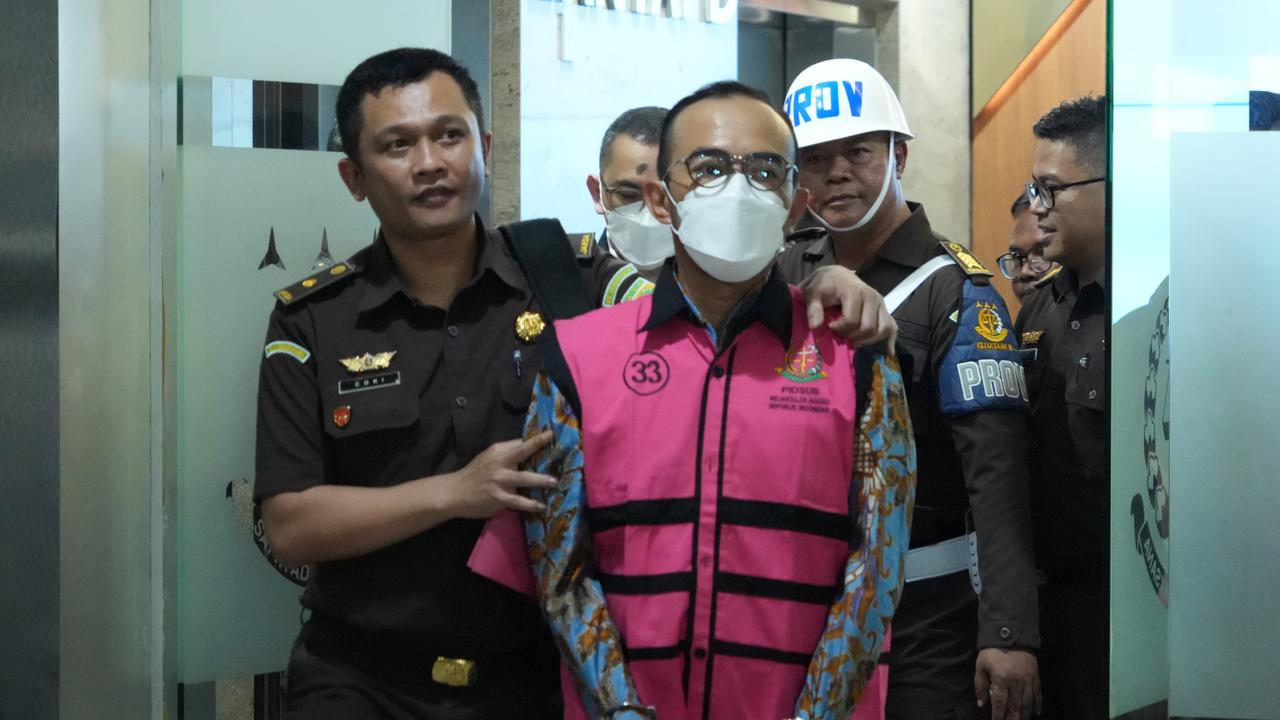 Jahatnya Dirut Pertamina Patra Niaga: Turunkan Produksi BBM Biar Bisa Impor, Tolak Minyak Dalam Negeri