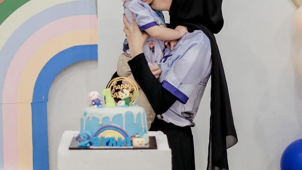 Merayakan Ulang Tahun Sang Anak <br>