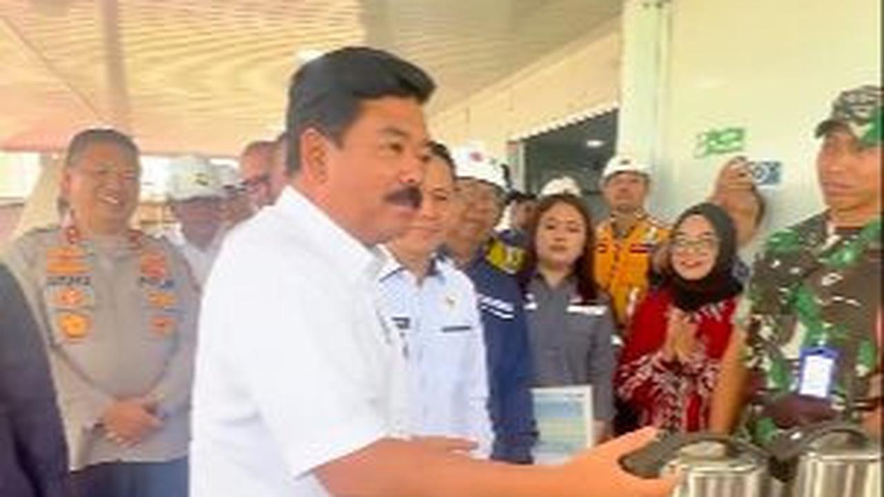 "Yang penting membesarkan anak supaya anaknya nanti bisa menjadi orang yang sesuai dengan cita-citanya," kata Hadi ke semua prajurit dan keluarganya.  <br>