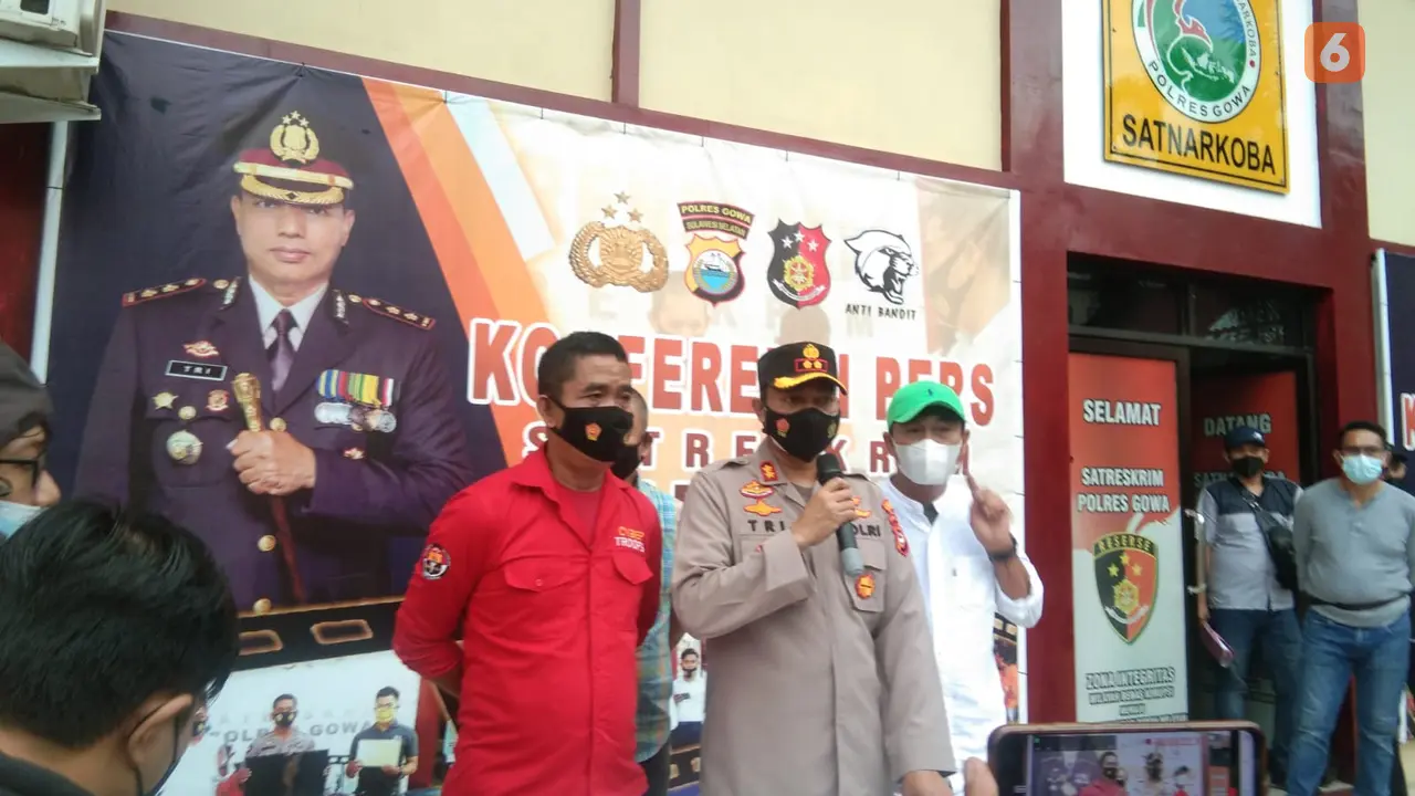 Kapolres Gowa, AKBP Tri Goffarudin Pulungan umumkan penetapan tersangka anggota Satpol PP (Liputan6.com/Fauzan)