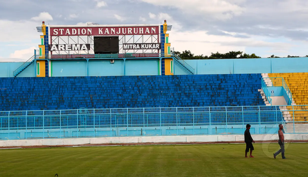 Stadion Kanjuruhan Malang akan menjadi tuan rumah laga SCM Cup grup B yang diisi tim Arema Cronus, Mitra Kukar, Persipura Jayapura, dan Persela Lamongan, Jumat (16/1/2015). (Liputan6.com/Faizal Fanani) 