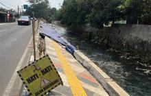 Trotoar di Jalan Sawangan Depok Ambles, Padahal Baru Setahun Dibangun
