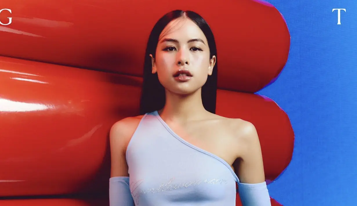 Deretan styling menarik, mulai dari bergaya elegan, edgym hingga quirky berhasil dibawakan oleh Maudy Ayunda. [Foto: instagram/ GentleWoman]