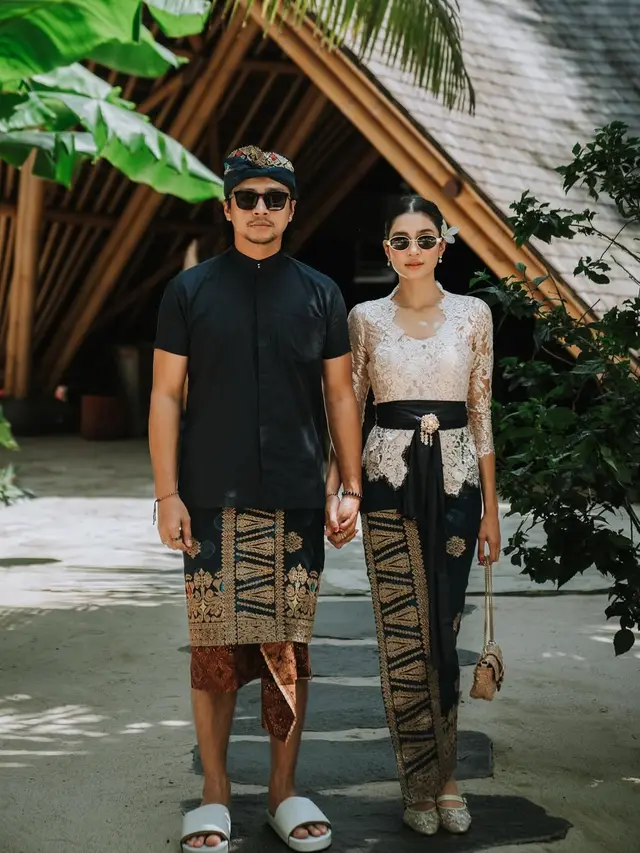 Pesona Mikha Tambayong Berkain Bali dan Kebaya (Instagram/@miktambayong)