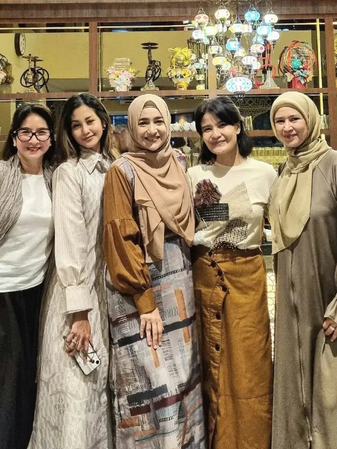 Cindy Fatikasari dan Novita Angie (Instagram/novitaangie)