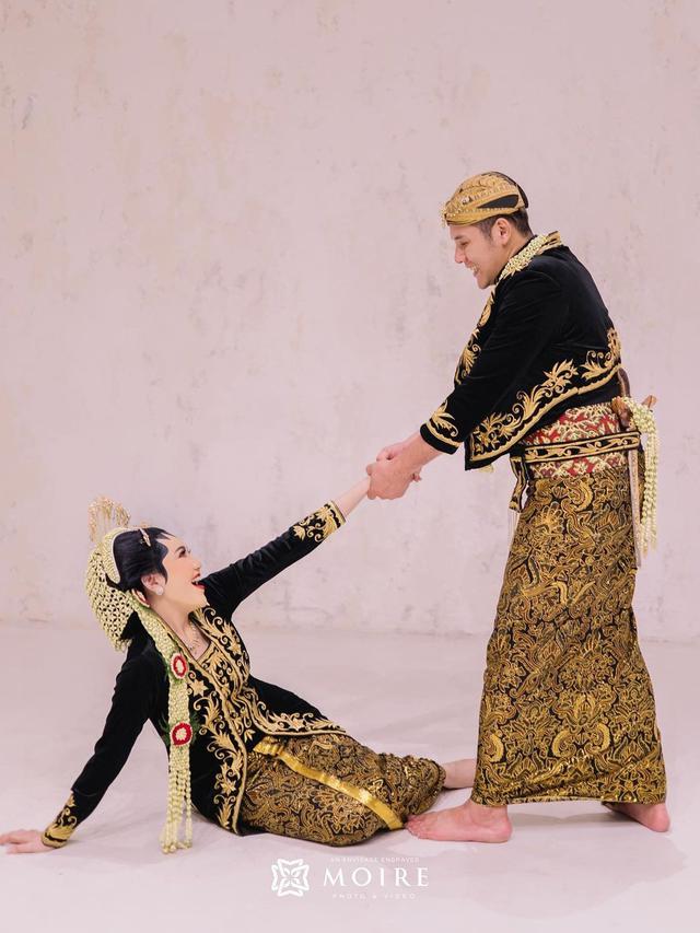 Rangkaian Acara Pernikahan Via Vallen dan Chevra Yolandi