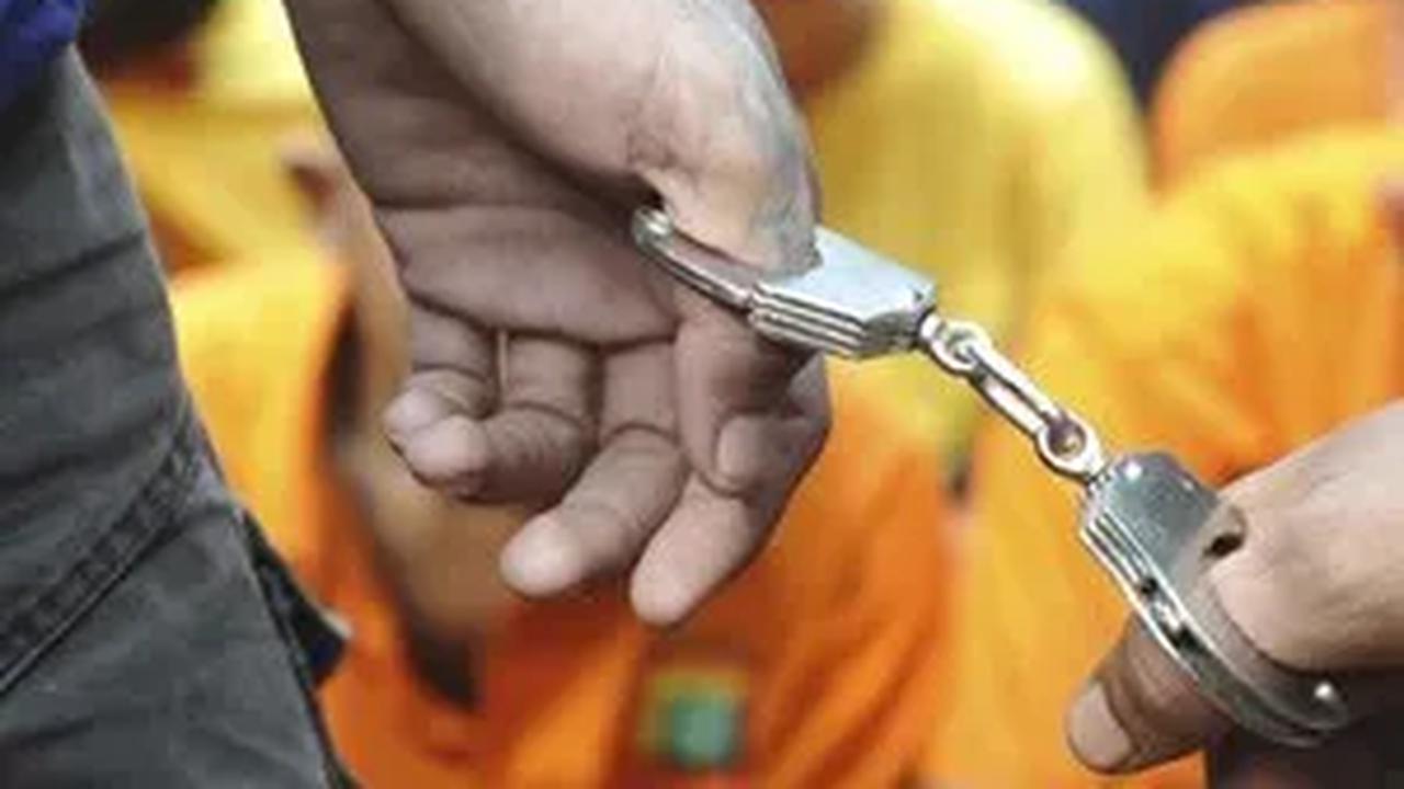 Sri Kustiyo Basukii, Ketua RT yang sempat menolong korban, menceritakan penumpang perempuan tersebut bagian dari sekawanan begal. Karena perempuan tersebut berusaha mengarahkan korban melewati jalan yang tidak seharusnya.