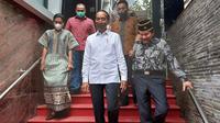 Presiden Jokowi menjenguk mantan Kepala BIN AM Hendropriyono di kediaman pribadinya, Senin (9/5/2022).