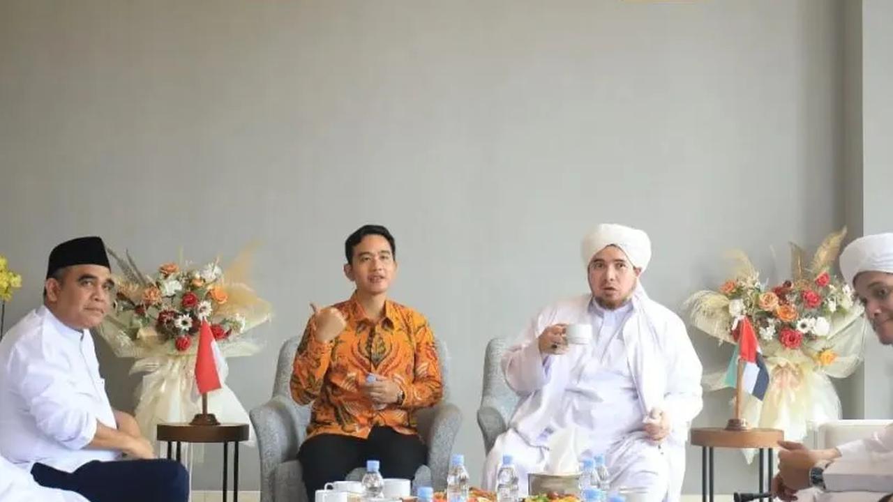 Selain soal kemiripan, Gibran menyebut memilih Emil dan Arumi karena mereka berdua mereprentasikan kaum muda seperti dirinya.