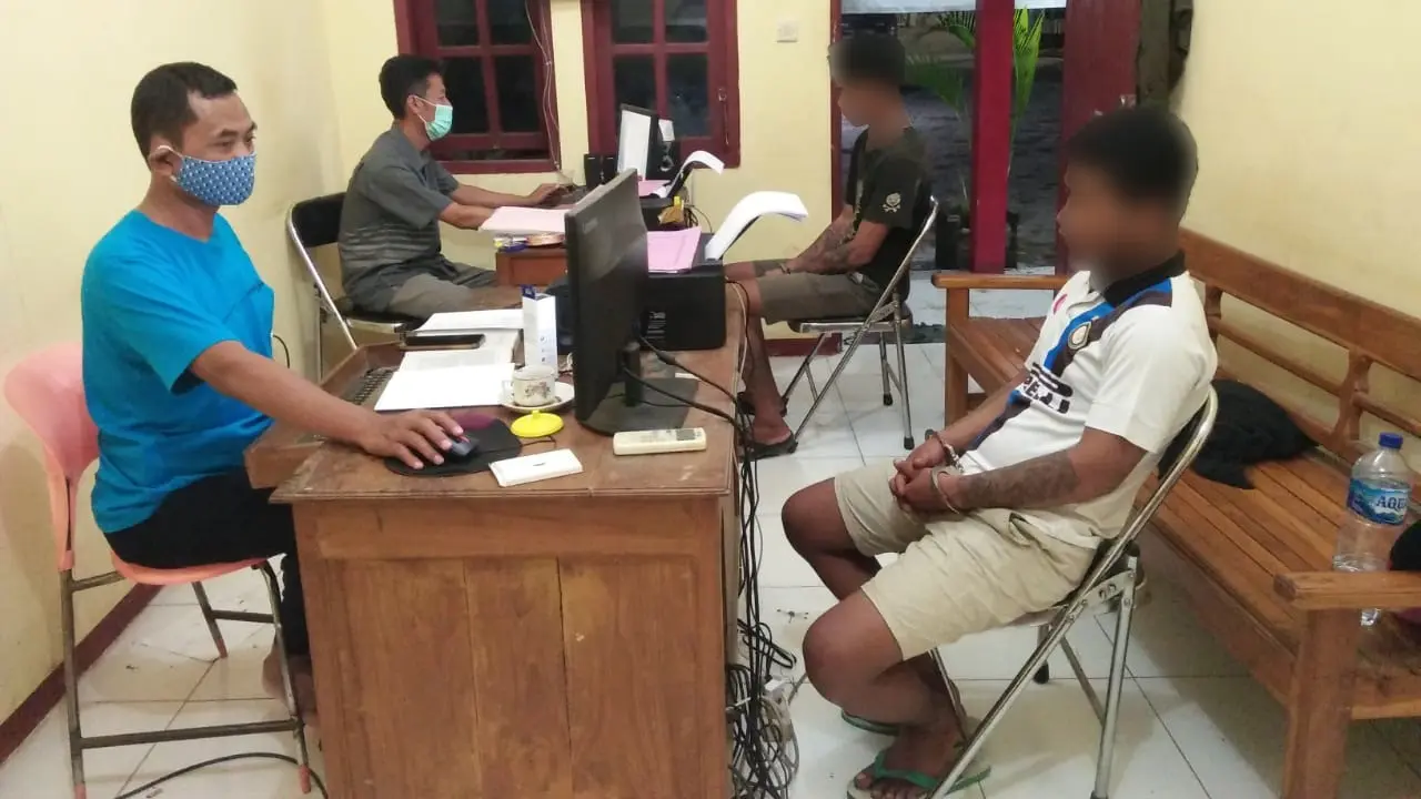 Pencurian di Sekolah