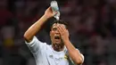 Pada musim 2015-2016, Cristiano Ronaldo berhasil mengawinkan gelar Piala Liga Champions dan Piala Eropa. Keduanya CR 7 raih bersama Real Madrid dan Portugal. (AFP/Gerard Julien)