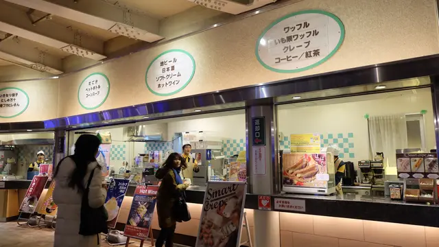 Suasana food court di Nabana no sato.