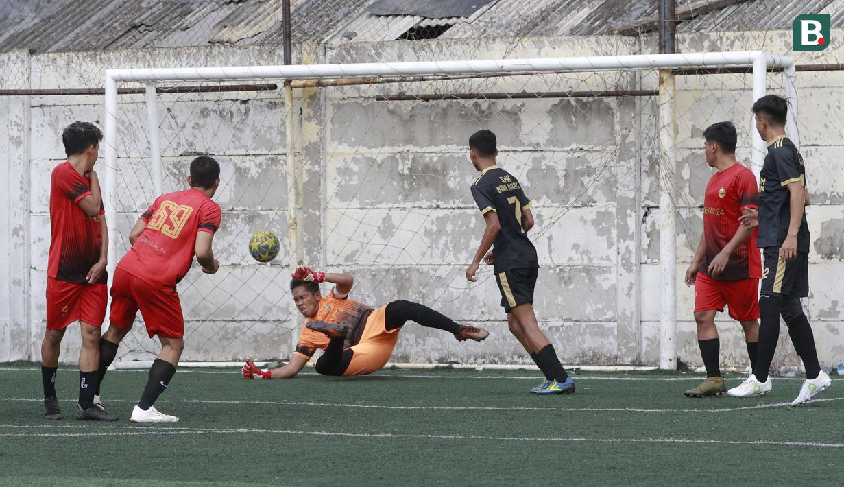 Bhara FC menang dengan skor 4-3 lewat adu tos-tosan. Sebelumnya, kedua tim bermain sama kuat 1-1 pada waktu normal 2x20 menit. (Bola.com/M Iqbal Ichsan)