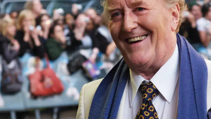 [Bintang] Robert Hardy