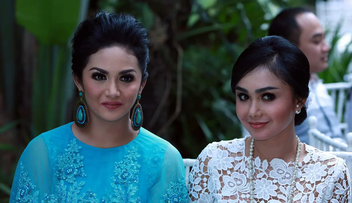Siapa yang lebih cantik Krisdayanti atau Yuni Shara? (Deki Prayoga/Bintang.com)