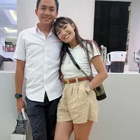 Ayu Dewi senang bisa kembali menjalankan ibadah puasa. Tahun ini, ia juga berbahagia karena rumah yang dibangun telah selesai. Momen bulan Ramadan dijadikan sebagai ajang kumpul keluarga. [Instagram/mrsayudewi]