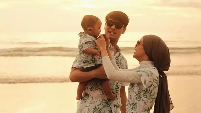 OOTD Kompak Lesti Kejora Bersama Suami dan Anak