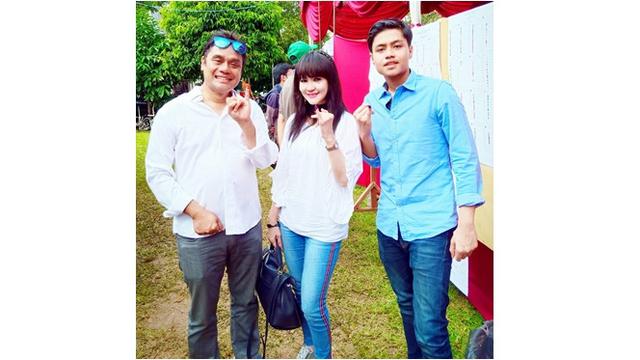 Ita Purnmasari dan keluarga kompak nyoblos saat pemilu 2019.