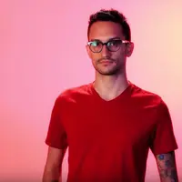 Begini cara bikin cowok-cowok terlihat lebih hot di mata cewek-cewek.