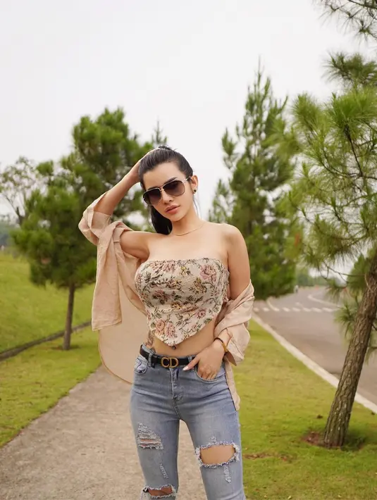 Rupanya ada yang berbeda dari penampilan Maria Vania kali ini. (FOTO: instagram.com/maria_vaniaa/)