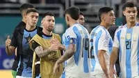 Lionel Messi duduk di bangku cadangan saat Timnas Argentina menang 2-0 atas Peru pada laga terakhir Grup A Copa America 2024 di&nbsp;Hard Rock Stadium, Miami Gardens, Florida, Minggu (30/6/2024) pagi WIB. (AP Photo/Lynne Sladky)