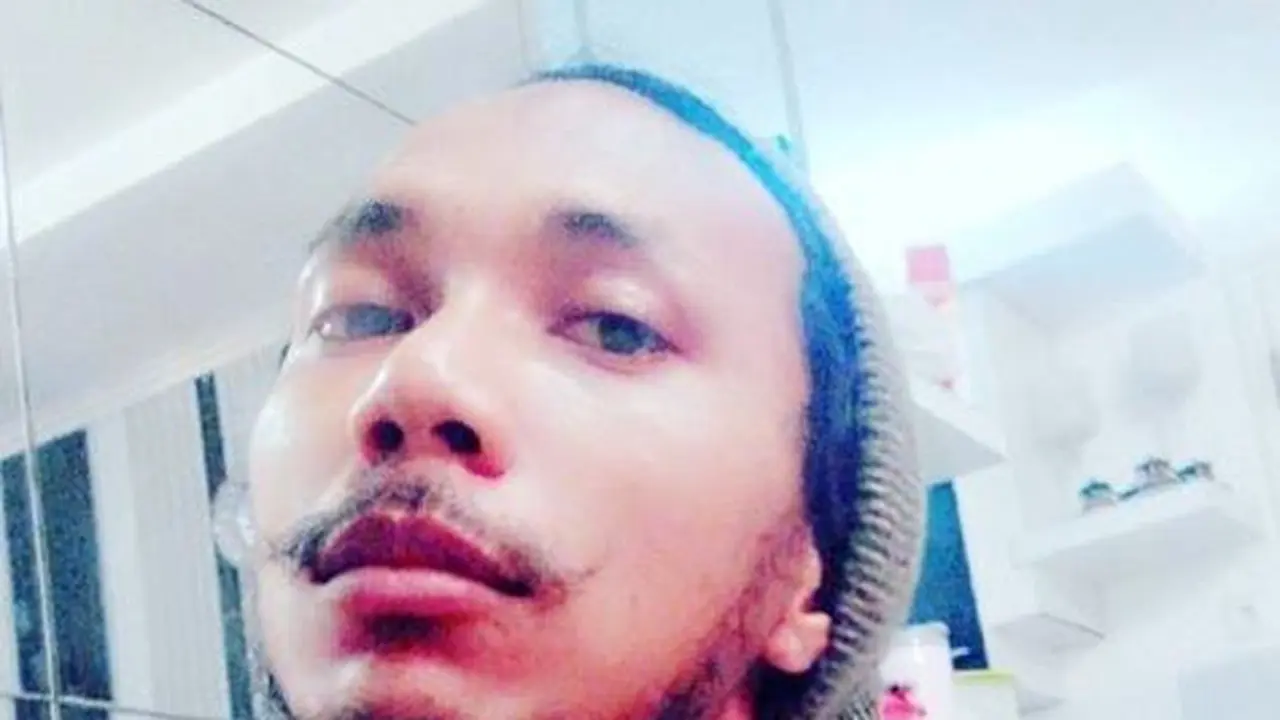 7 Potret Terbaru Norman Kamaru, Eks Polisi yang Jago Nyanyi Lagu India